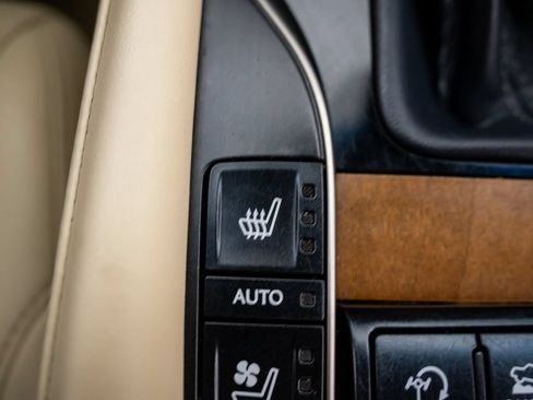 Used 2021 Lexus LX 570 4WD w/ Luxury Package image 26