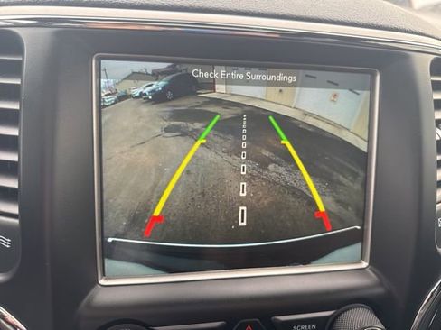 Used 2018 Jeep Grand Cherokee Limited image 29