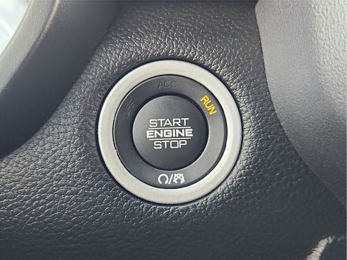 Used 2023 RAM 1500 Laramie AWD/4WD image 17