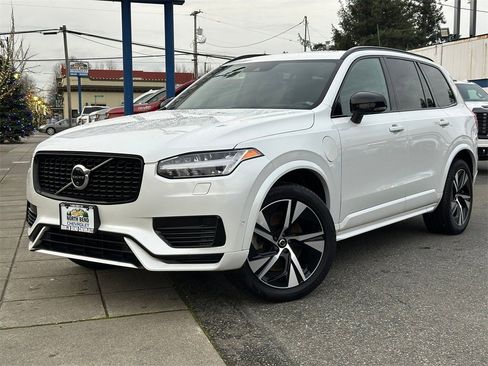 Used 2022 Volvo XC90 T8 R-Design w/ Advanced Package image 2
