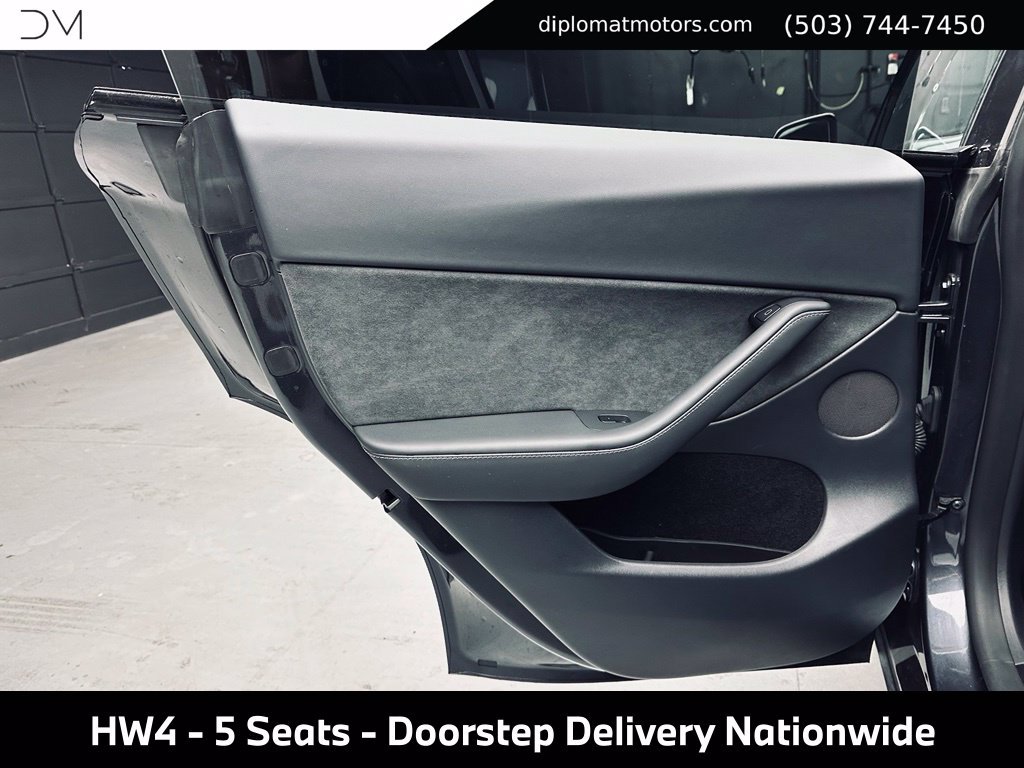 Used 2025 Tesla Model Y Long Range AWD/4WD image 26