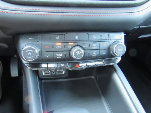 Used 2025 Dodge Durango GT AWD/4WD image 26