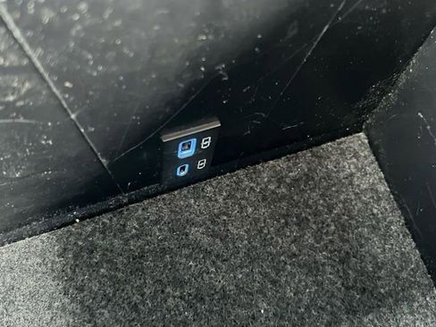 Certified 2023 Toyota Tacoma TRD Off-Road image 36