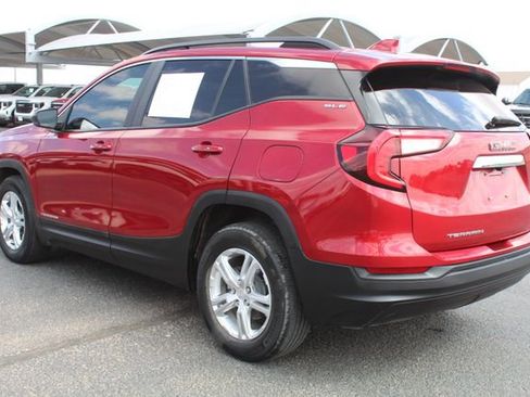 Used 2022 GMC Terrain SLE w/ Driver Convenience Package FWD image 7