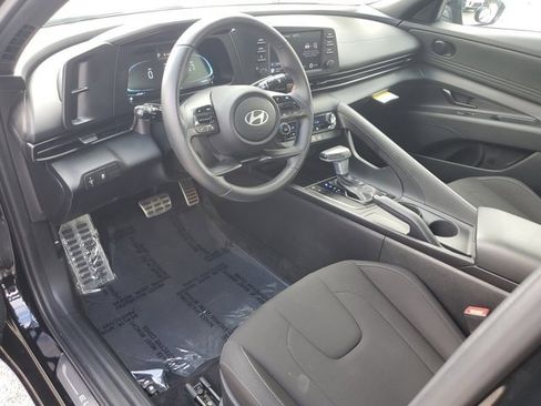 Used 2025 Hyundai Elantra Sport FWD image 19