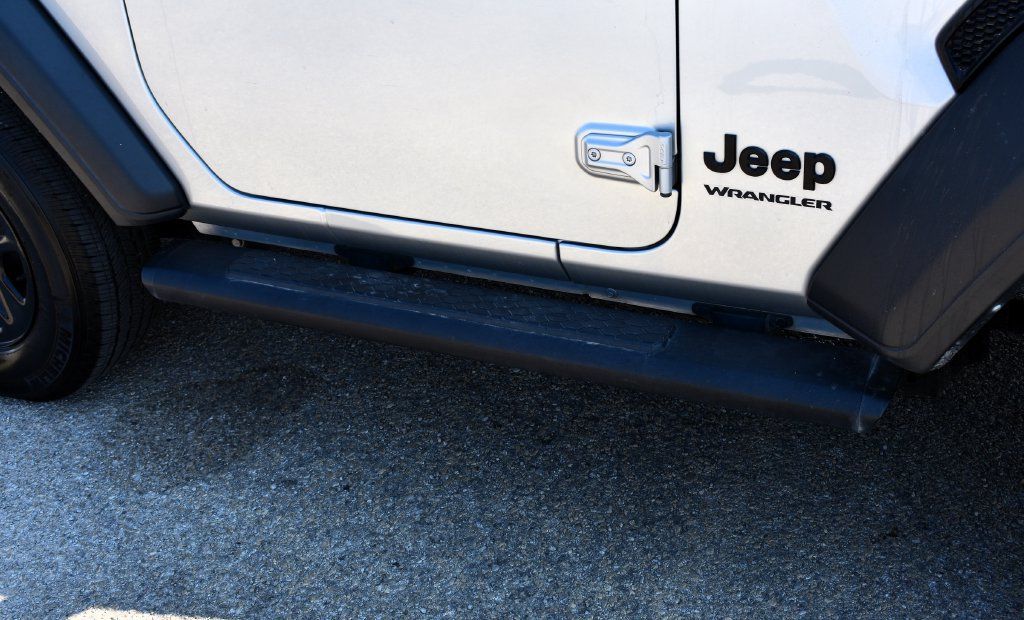 Used 2022 Jeep Wrangler Sport AWD/4WD image 9