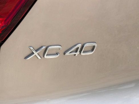 Certified 2024 Volvo XC40 B5 Plus w/ Protection Package Premier AWD/4WD image 11