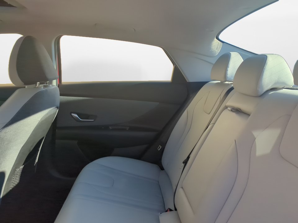 Used 2023 Hyundai Elantra Limited FWD image 15