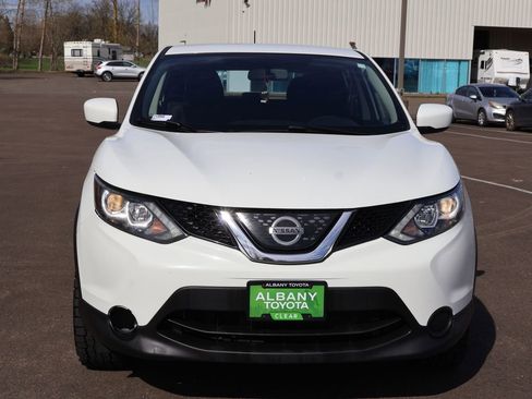 Used 2018 Nissan Rogue Sport S image 11
