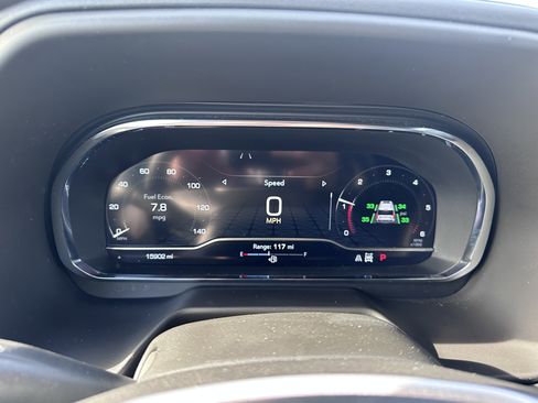 Used 2024 GMC Yukon SLT w/ SLT Luxury Package image 16