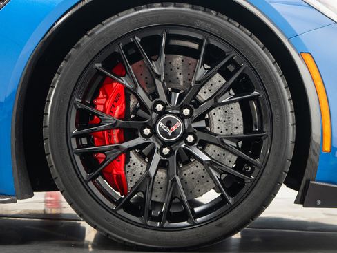 Used 2015 Chevrolet Corvette Z06 w/ 3LZ Preferred Equipment Group image 45