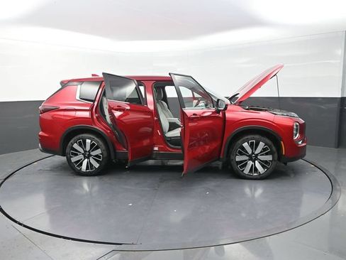 Used 2025 Mitsubishi Outlander SE FWD image 47