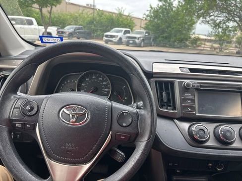 Used 2015 Toyota RAV4 LE image 10