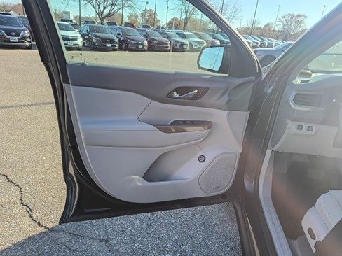 Used 2018 GMC Acadia SLE w/ Driver Alert Package I image 10