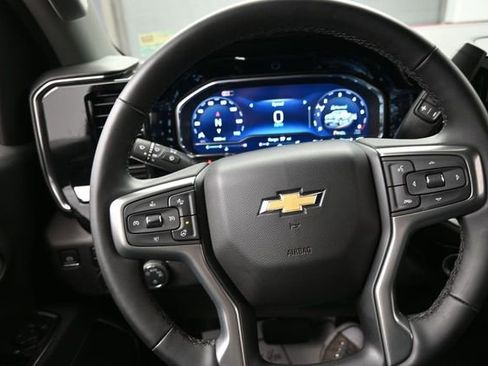 Used 2025 Chevrolet Silverado 1500 LT w/ Leather Package AWD/4WD image 8