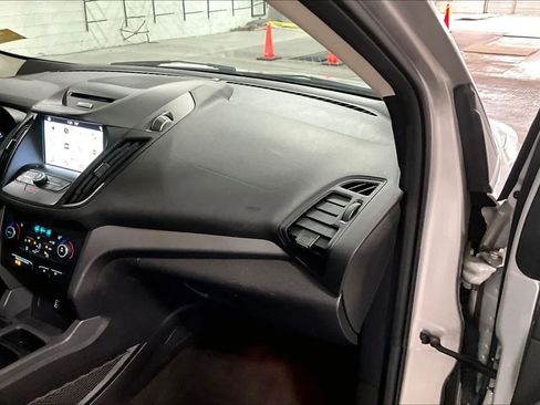 Used 2017 Ford Escape SE w/ Equipment Group 201A AWD/4WD image 18
