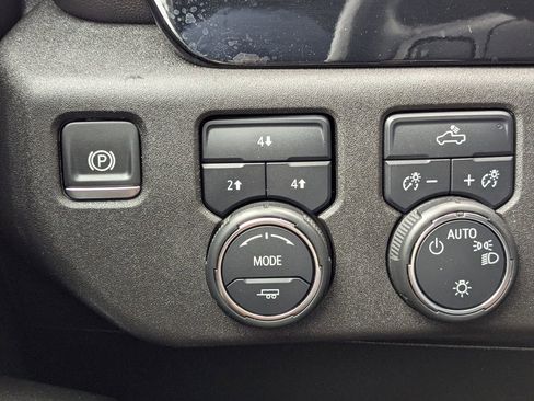 Used 2024 Chevrolet Silverado 3500 LT image 24