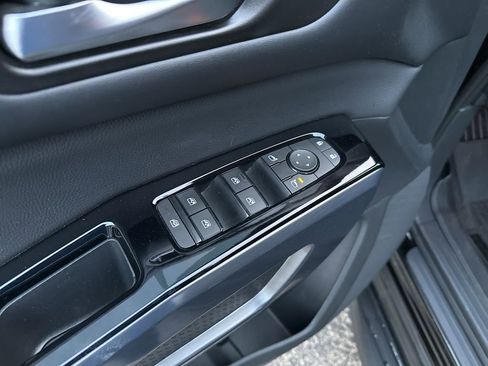 Used 2023 Nissan Pathfinder SL image 18