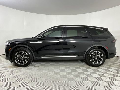 Used 2025 Lincoln Nautilus Premier AWD/4WD image 2