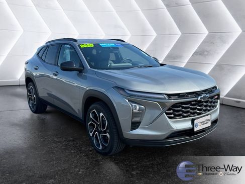 Used 2025 Chevrolet Trax RS w/ Sunroof Package image 7