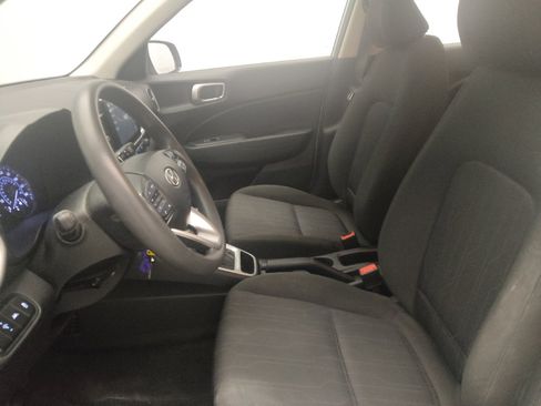 Used 2021 Hyundai Venue SE FWD image 17