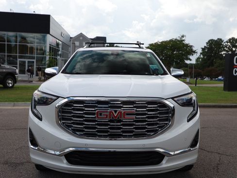 Used 2020 GMC Terrain Denali w/ Denali Premium Package AWD/4WD image 8