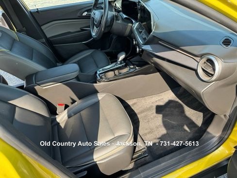 Used 2024 Chevrolet Trax ACTIV w/ Sunroof Package image 23