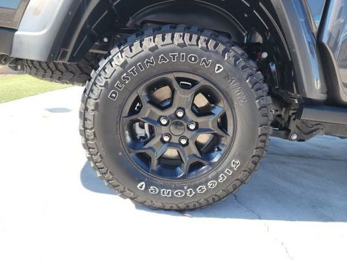 Used 2023 Jeep Gladiator Willys image 15