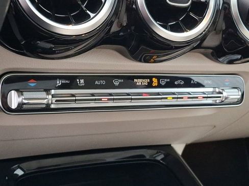 Used 2020 Mercedes-Benz GLB 250 4MATIC image 12