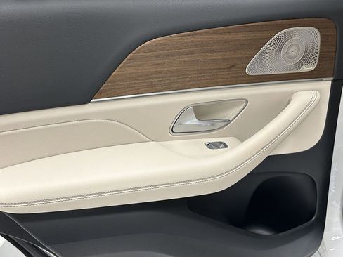 Certified 2025 Mercedes-Benz GLE 450 4MATIC image 24