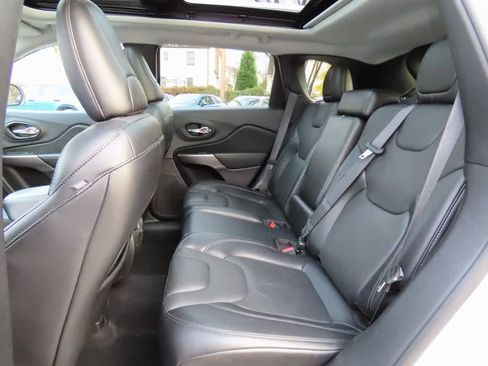 Used 2021 Jeep Cherokee Limited image 16