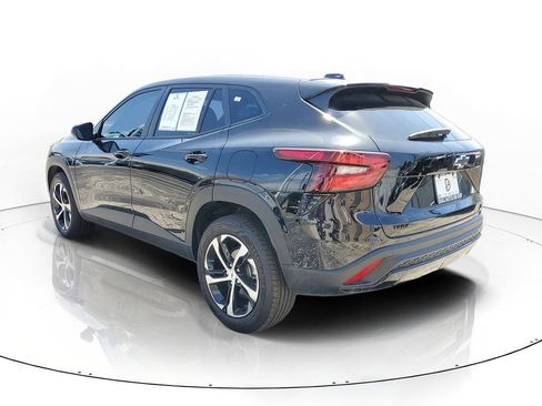 Certified 2025 Chevrolet Trax RS w/ Sunroof Package FWD image 3