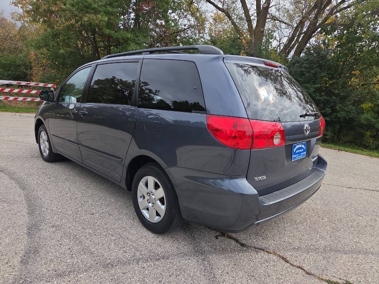 Used 2007 Toyota Sienna LE w/ LE Pkg 3 FWD image 4