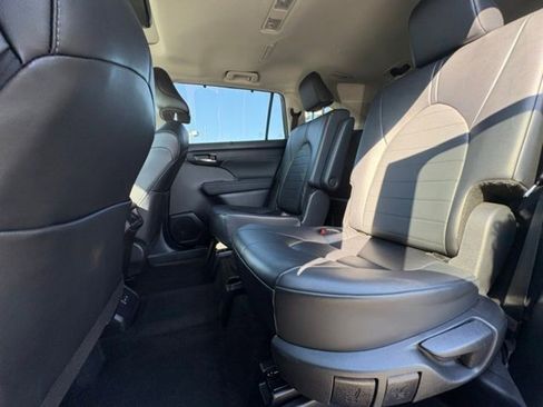 Used 2024 Toyota Highlander XLE image 79