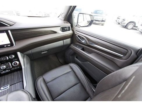 Used 2021 GMC Yukon Denali w/ Denali Premium Package image 10