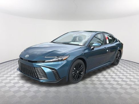 New 2026 Toyota Camry SE FWD image 3