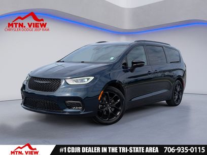 Used 2024 Chrysler Pacifica Touring-L w/ S Appearance Package
