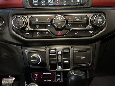 Used 2022 Jeep Gladiator Rubicon w/ LED Lighting Group image 26