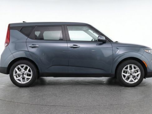 Used 2025 Kia Soul LX w/ LX Technology Package FWD image 11