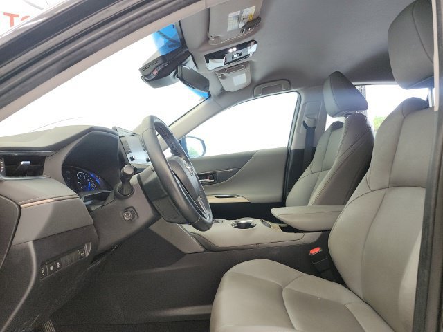 Used 2022 Toyota Venza XLE AWD/4WD image 13
