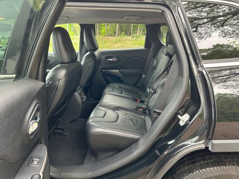 Used 2019 Jeep Cherokee Limited AWD/4WD image 22