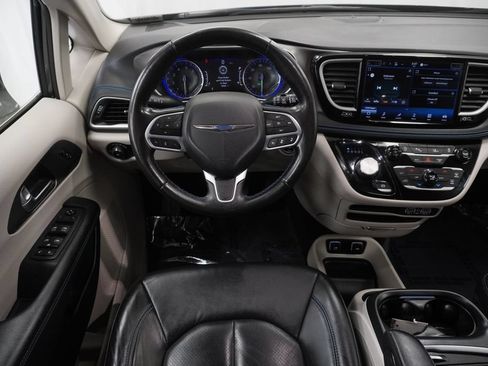 Certified 2021 Chrysler Pacifica Touring-L FWD image 22
