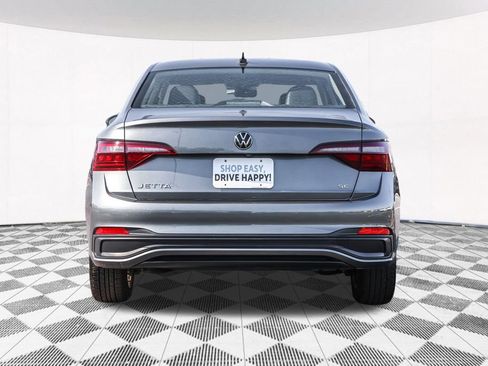 Used 2024 Volkswagen Jetta SE FWD image 12