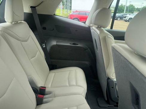 Used 2022 Cadillac XT6 Premium Luxury w/ Technology Package AWD/4WD image 6