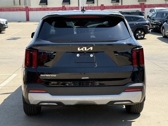 Used 2025 Kia Sorento LX FWD image 5