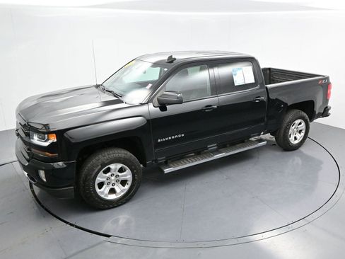 Used 2018 Chevrolet Silverado 1500 LT w/ All Star Edition image 31