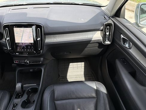Used 2023 Volvo XC40 B4 Core w/ Convenience Package FWD image 16