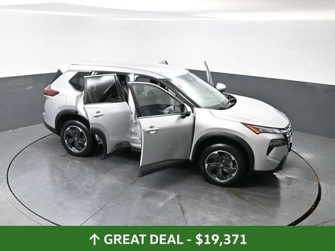 Used 2024 Nissan Rogue SV image 61