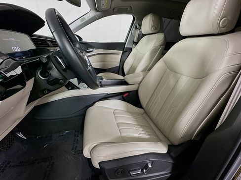 Used 2021 Audi e-tron Prestige w/ Prestige Package image 18