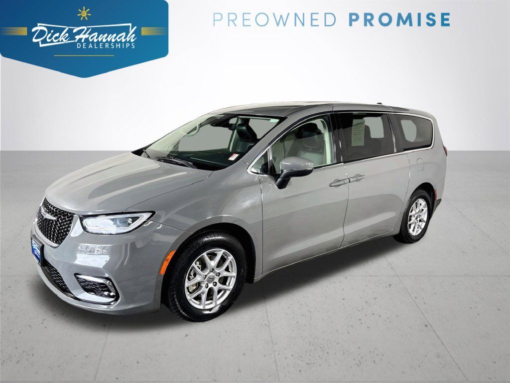 Used 2023 Chrysler Pacifica Touring-L FWD image 1